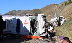 Erzurum'da ambulans ile hafif ticari araç çarpıştı: 4 ölü, 1 yaralı