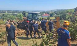 Samsun'da toprak kaydı. İki işçi göçük altında kaldı