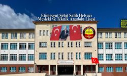 Etimesgut Şehit Salih Helvacı Lisesi'nde Eğitim Skandalı: Darp Edilen Öğretmen ve Ek Ders Ücreti İddiaları!