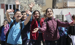Ara tatil kalkmıyor, gelecek yıl bir kez yapılacak