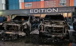 İstanbul’da lüks araçlar alevlere teslim oldu! 4 otomobil küle döndü