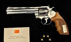 Erdoğan'ın NATO Zirvesi Hediyesi Revolverlar Uluslararası Gündemde