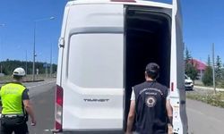 İçişleri Bakanlığı: 81 İlde Denetimlerde 25 Göçmen Kaçakçılığı Organizatörü ve 355 Düzensiz Göçmen Yakalandı
