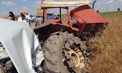 Çankırı'da feci kaza: Park halindeki traktöre çarpan otomobilde 3 kişi hayatını kaybetti