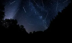 Bu gece gökyüzünde şölen var: Perseid meteor yağmuru, güneş tutulması ve 6 gezegen yan yana