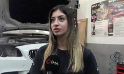19 yaşındaki Azra oto tamirhanesinde usta kalfalara taş çıkarıyor