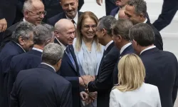 Bahçeli'den Özgür Özel'e şaşırtıcı soru: Bir gecede 91 milletvekiline nasıl ulaştınız?