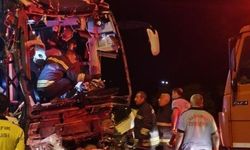 Gaziantep'te yolcu otobüsü tıra çarptı: 2 ölü, 17 yaralı