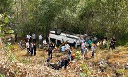 Sivas'ta yolcu minibüsü devrildi: 4 ölü, 10 yaralı