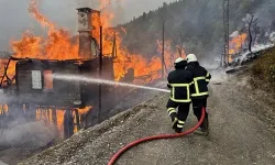 Kastamonu Köyünde Ahşap Evler Kül Oldu