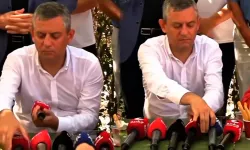 Özgür Özel gündem olan görüntüye açıklık getirdi: ‘Simetri düşkünlüğüm var’