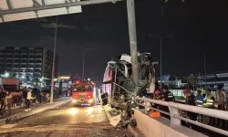 Adana'da Feci Kaza! Otobüs Direğe Çarptı 11 Yaralı...