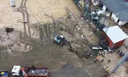 İstanbul'da sel sonrası riskli yapılar için yıkım başladı