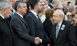 Özel ve Kılıçdaroğlu aynı törende: Tokalaşma gündem oldu