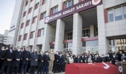 Kovid-19'a yenik düşen Mahkeme Başkanı'na Erzurum Adliyesinde hüzünlü veda