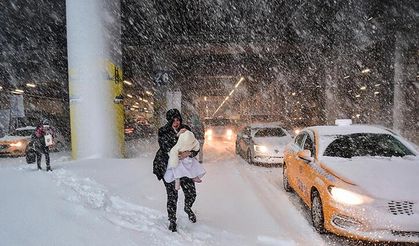 İstanbul ve Ankara da Kar yağışı başladı! 68 il için son dakika uyarısı, günlerce kar yağacak