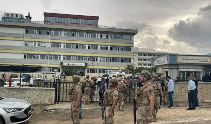 Okul bahçesinde öğretmene silahlı saldırı: Ağır yaralanan öğretmen hastanede
