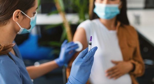Uzmanlardan aşı ikilemi yaşayan hamilelere Omicron uyarısı