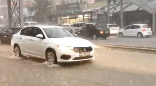 Ankara'da dolu yağışı etkili oluyor