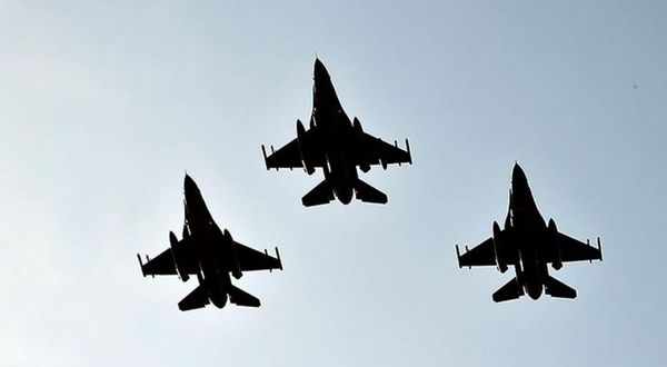 Ege Denizi'nde Türk F-16'larına Yunan uçaklardan taciz