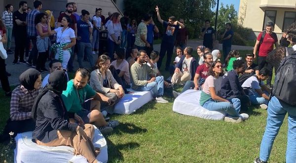 Koç Üniversitesi öğrencileri yurt sorunu için eylem yaptı