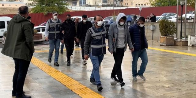 Elazığ'da otomobil ve kablo hırsızlığı yaptıkları iddiasıyla 4 kişi yakalandı