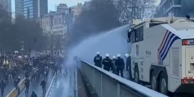 Brüksel’de aşı karşıtı protestosu: 44 gözaltı!