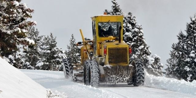 Ardahan'da kar nedeniyle kapanan 33 köy yolu ulaşıma açıldı