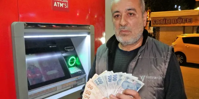Para çekmek için ATM'ye giden adam para haznesinin içerisinde 500 bin TL buldu