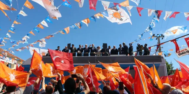 AK Parti Cumhurbaşkanı Erdoğan öncülüğünde olağanüstü toplandı
