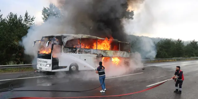 Bolu'da korkunç kaza! Yolcu otobüsü alev alev yandı