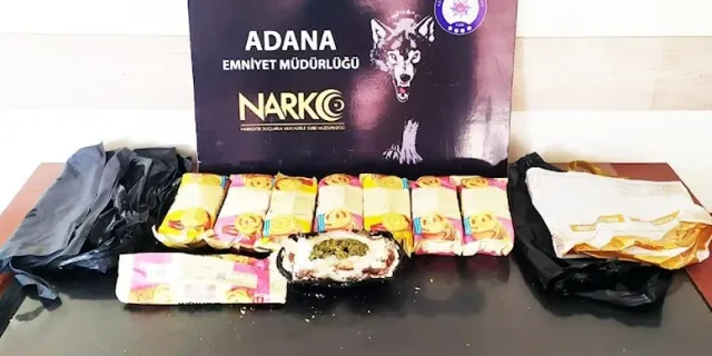 Adana'da kek paketlerine sarılı halde 2 kilo esrar yakalandı