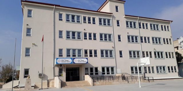 İzmir'in Menemen ilçesindeki Bir Okulda Taciz Skandalı!
