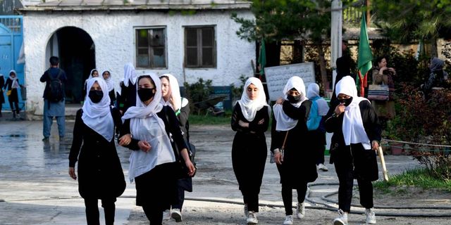 Taliban şaşırtmıyor! Kendi kızlarına üniversitede okumak serbest, Afgan kızlarına yasak!