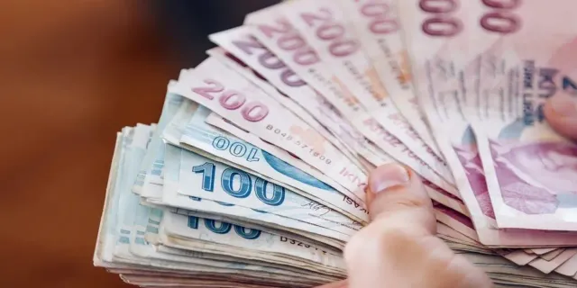 Ziraat, Vakıf ve Halkbank'tan emeklilere müjde! Hesap açtıran emeklilere tam 10.000 TL geri ödemesiz para verilecek!