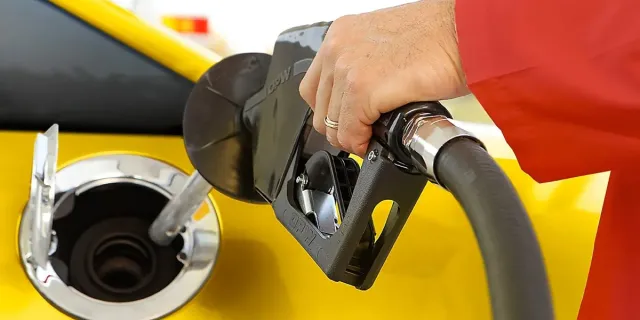 Benzin ve Motorine indirim beklentisi oluştu! Brent petrol çakıldı. Güncel Motorin ve Benzin fiyatları.(16.03.2023)