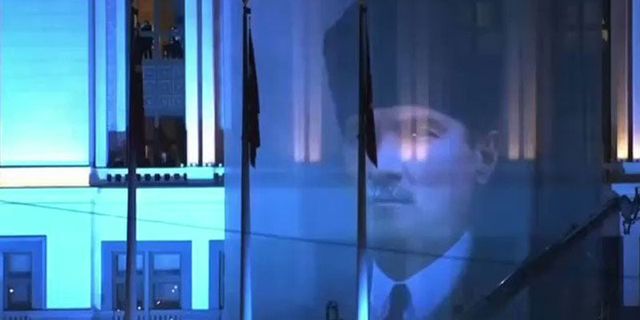 Dün Gece Beştepe Külliyesi’ne Atatürk'ün Kalpaklı Posteri Asılmasının Sırrı