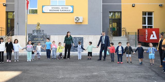 Milli Eğitim Bakanı Yusuf Tekin, Öğrencilerle Egzersiz Yaptı ve Oyun Oynadı