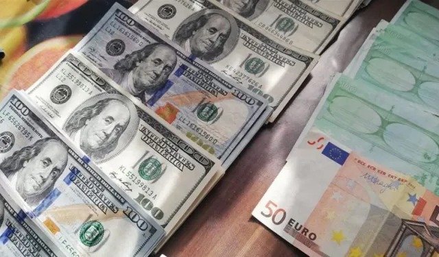 Dolar Dalgalı, Euro ve Sterlin Yön Değiştirdi