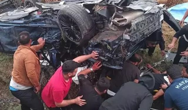 Hatay'da 2 Otomobil Çarpıştı: 5 Ölü, 2 Yaralı