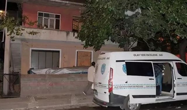 Ümraniye'de Yaşlı Anne ve Oğlu Evlerinde Ölü Bulundu