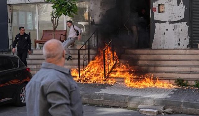 Tahliye Kararına Alevli Protesto! Binayı Kül Etti