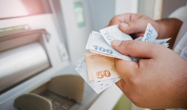 Bayramda ATM'lerde para kalmadı! Vatandaş isyan etti: '500'lük banknot çıksın...'