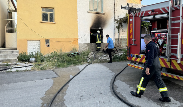 Ev sahibi - kiracı kavgaları boyut atladı: Ev sahibine kızan kiracı evi ateşe verdi