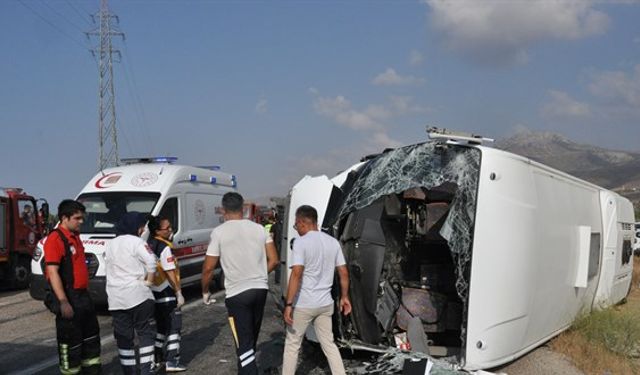 Mersin'de Otobüs Karşı Şeride Geçti: 2 Ölü, 35 Yaralı