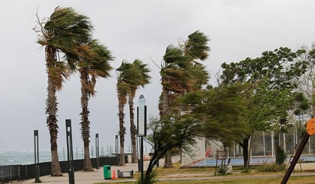 Meteoroloji 2 bölgeyi işaret etti: Kuvvetli rüzgar ve sıcaklık uyarısı