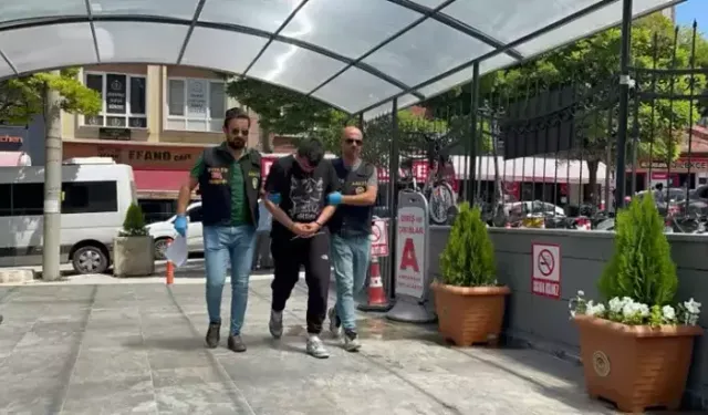 Otobüs Durağında Uygunsuz Hareketler! Video Sosyal Medyada Yayılınca Gözaltı Geldi