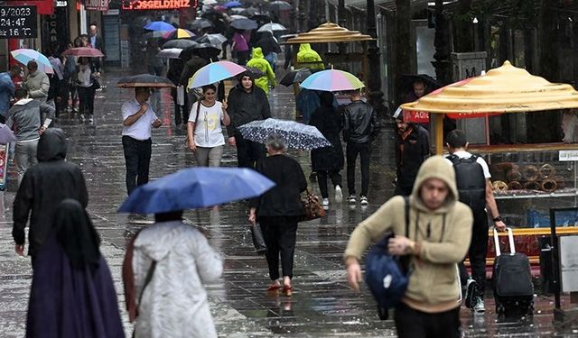 Meteoroloji'den Üç Uyarı: Sağanak Yağış, Fırtına ve Toz Taşınımı Geliyor