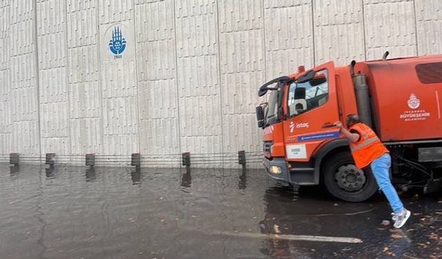 İstanbul'u sağanak vurdu: Sel uyarısı