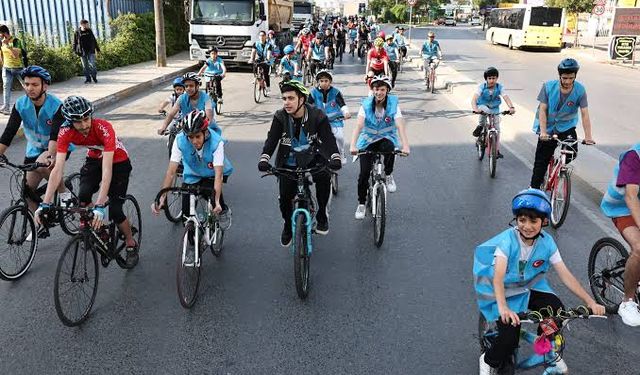 O Belediyeden Anlamlı Yarışma! Yüzlerce Öğrenciye Bisiklet Hediyesi